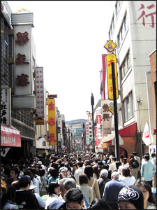 ゴールデンウィークの横浜中華街の雑踏