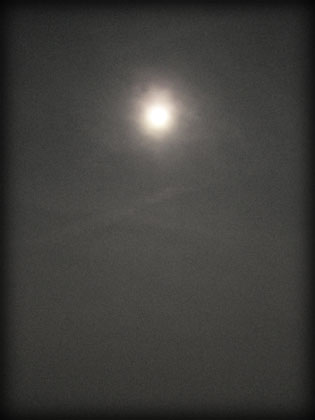 十六夜の月, a moon sixteen days old