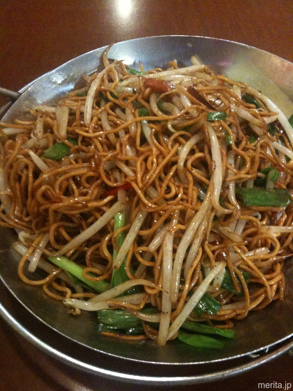香港醤油炒麺 (香港風チャーシュー入り醤油焼きそば) @龍華楼.横浜中華街