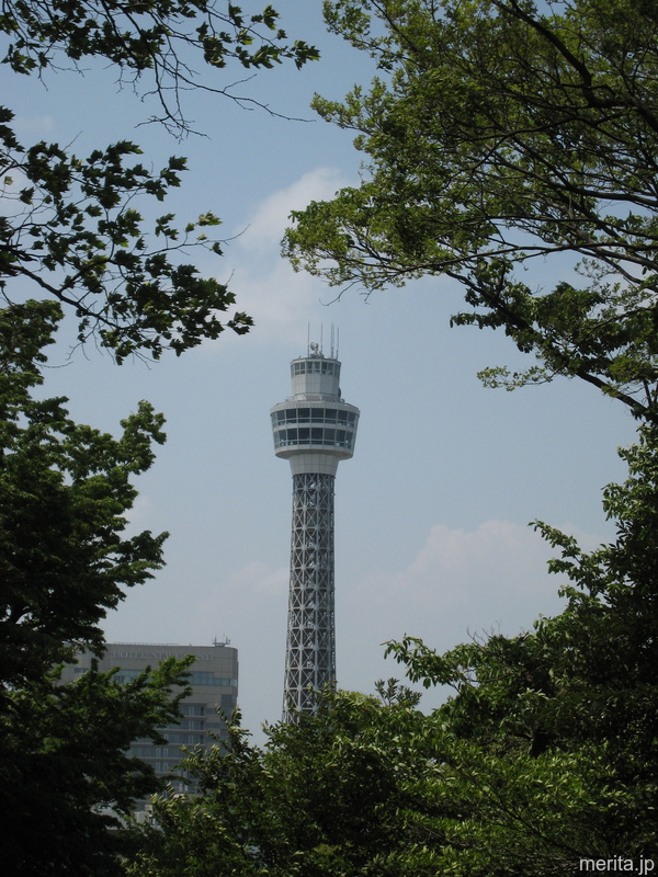 港の見える丘公園・フランス山よりマリンタワーを望む